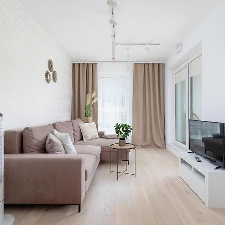 Apartment With Balcony & Parking Mogilska By Renters Prestige クラクフ エクステリア 写真