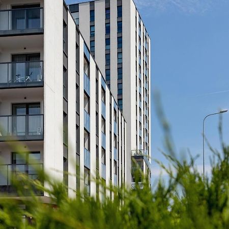 Apartment With Balcony & Parking Mogilska By Renters Prestige クラクフ エクステリア 写真