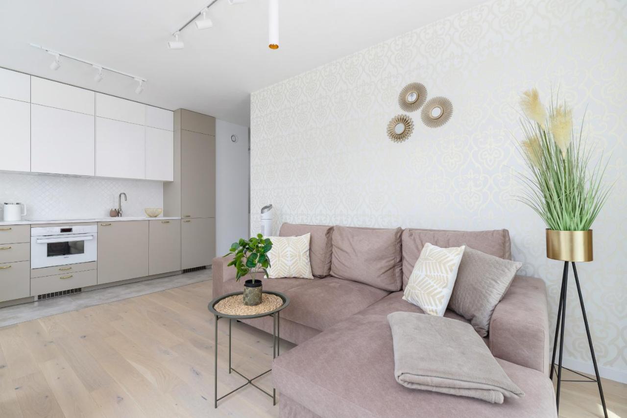 Apartment With Balcony & Parking Mogilska By Renters Prestige クラクフ エクステリア 写真