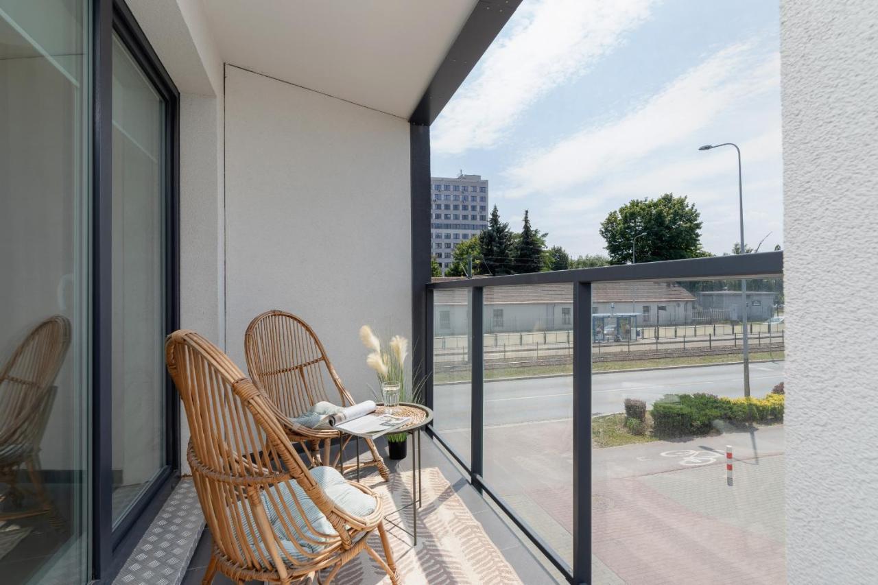 Apartment With Balcony & Parking Mogilska By Renters Prestige クラクフ エクステリア 写真