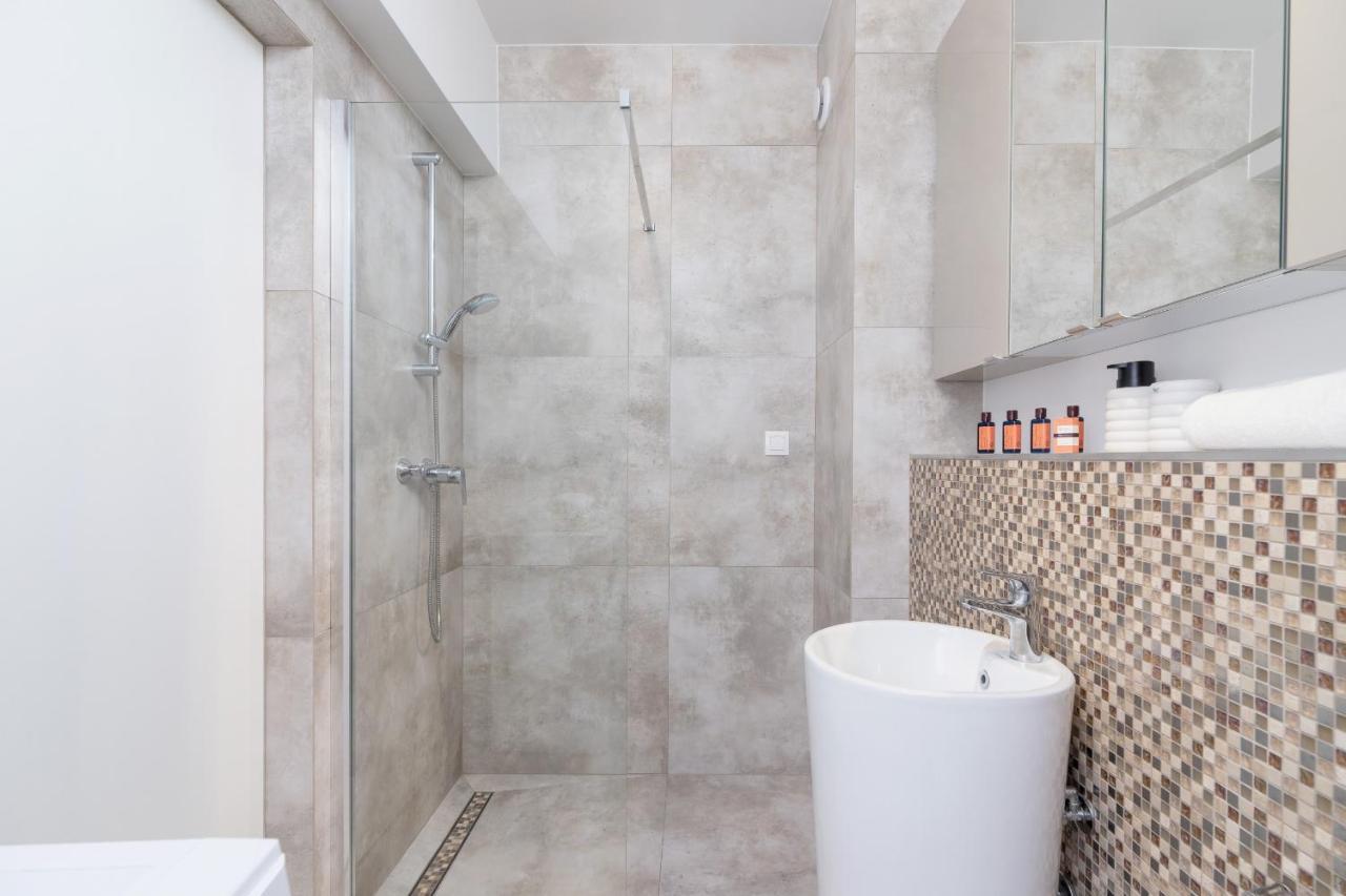 Apartment With Balcony & Parking Mogilska By Renters Prestige クラクフ エクステリア 写真