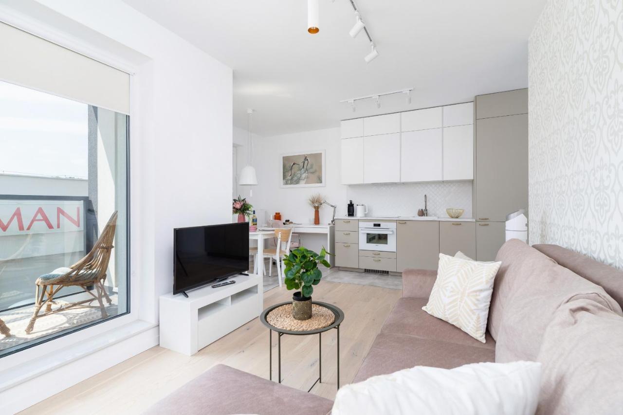Apartment With Balcony & Parking Mogilska By Renters Prestige クラクフ エクステリア 写真