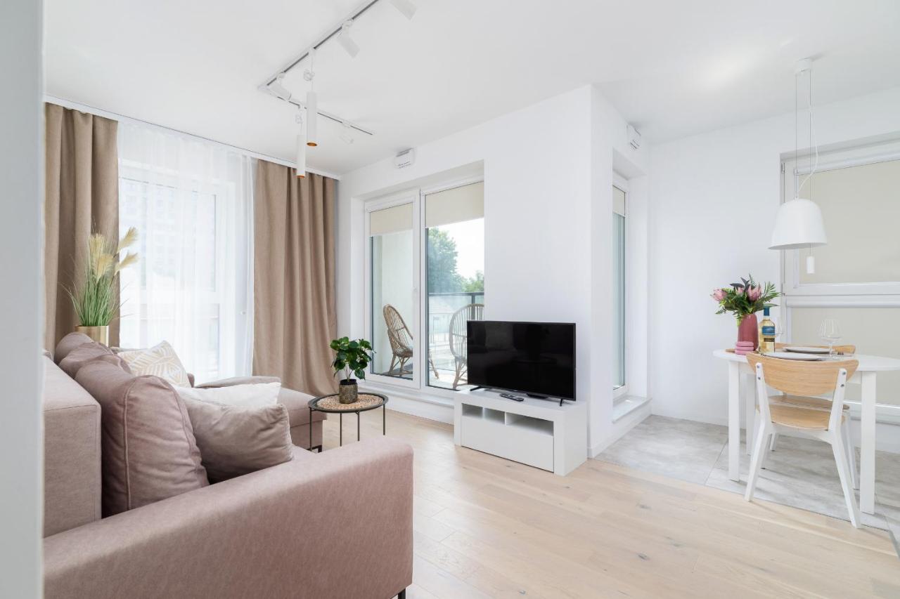 Apartment With Balcony & Parking Mogilska By Renters Prestige クラクフ エクステリア 写真