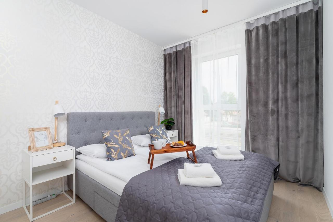 Apartment With Balcony & Parking Mogilska By Renters Prestige クラクフ エクステリア 写真