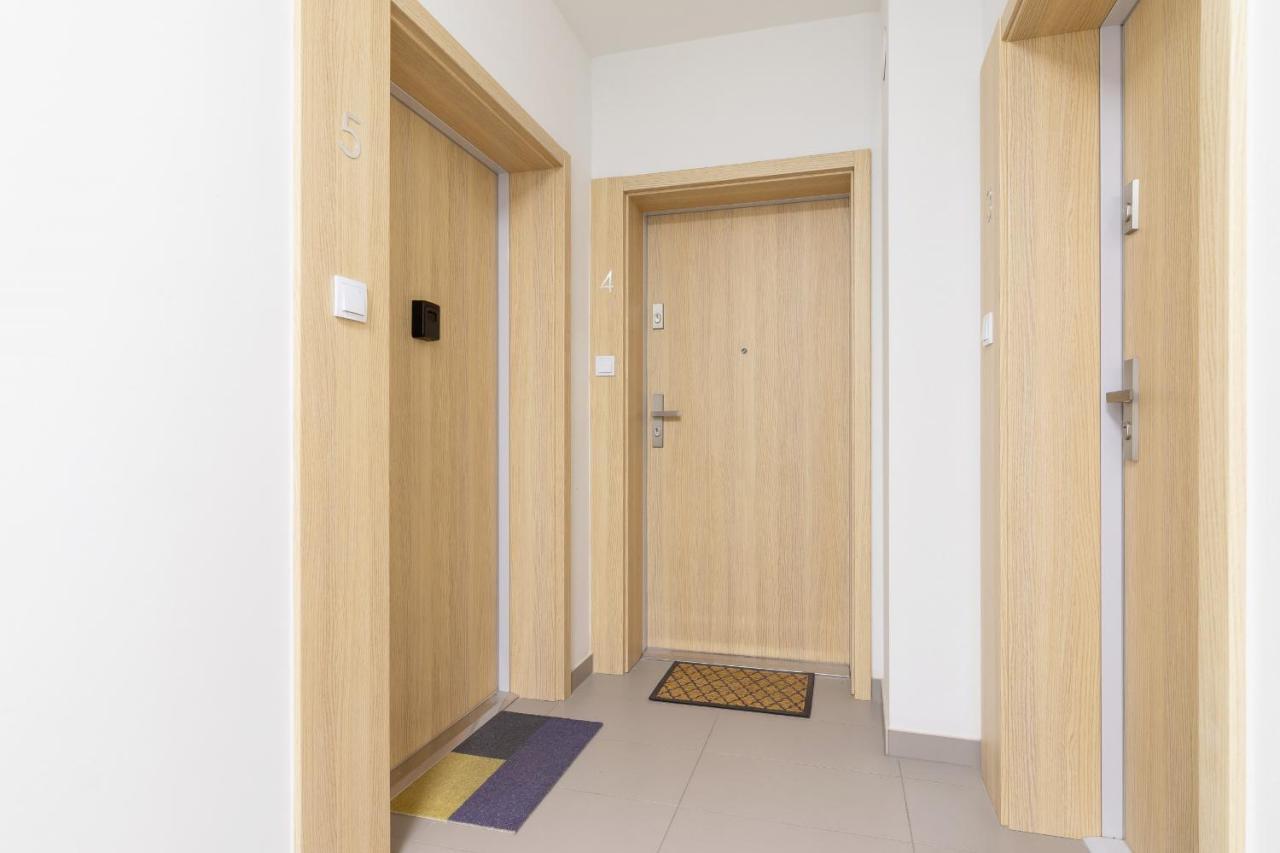 Apartment With Balcony & Parking Mogilska By Renters Prestige クラクフ エクステリア 写真
