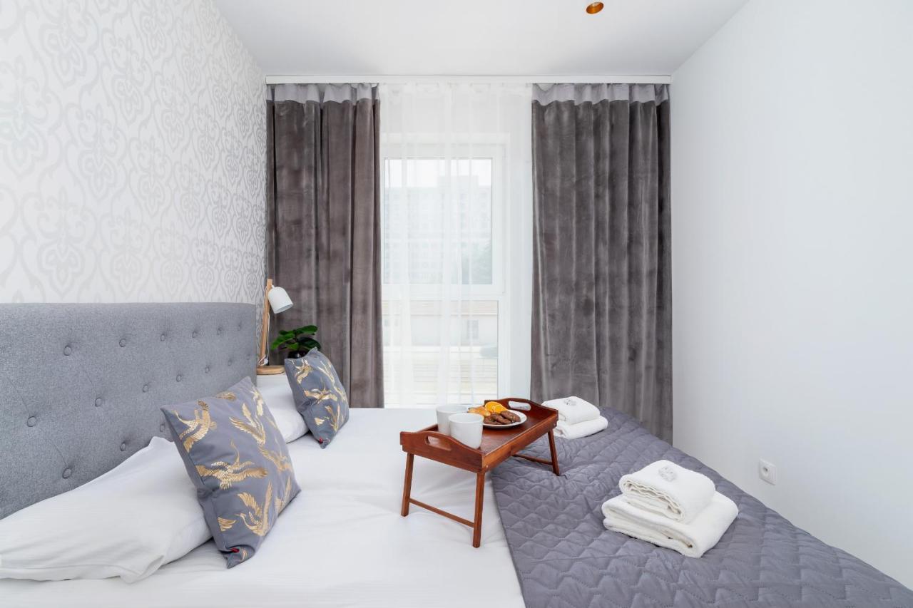 Apartment With Balcony & Parking Mogilska By Renters Prestige クラクフ エクステリア 写真