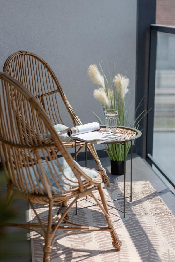 Apartment With Balcony & Parking Mogilska By Renters Prestige クラクフ エクステリア 写真