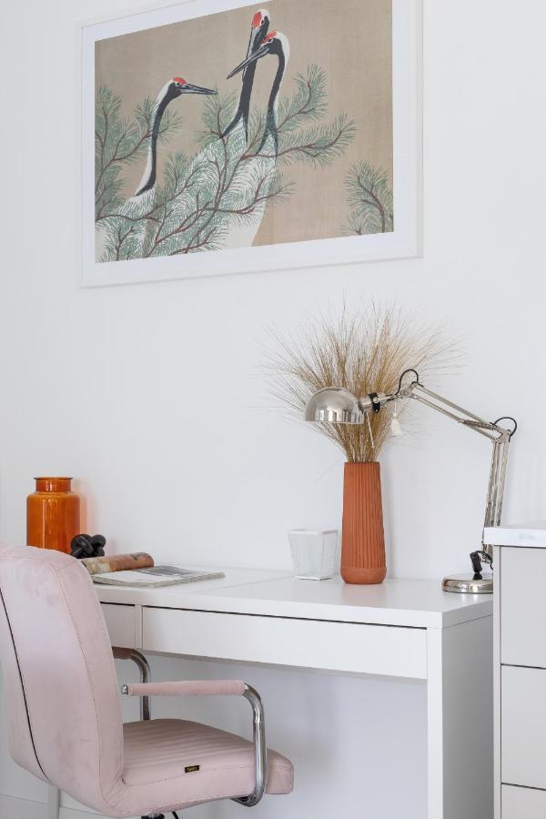 Apartment With Balcony & Parking Mogilska By Renters Prestige クラクフ エクステリア 写真