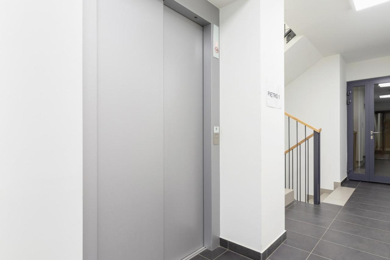 Apartment With Balcony & Parking Mogilska By Renters Prestige クラクフ エクステリア 写真