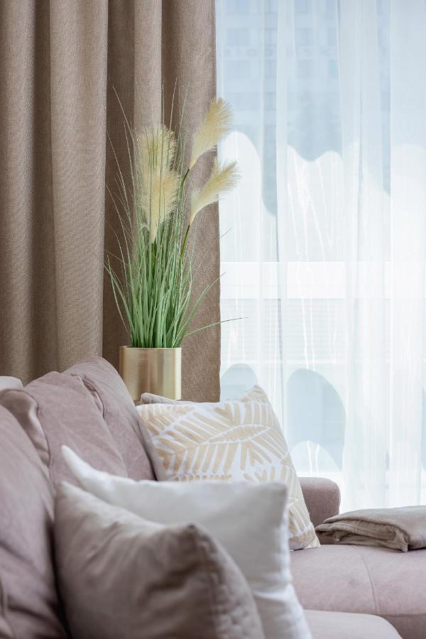 Apartment With Balcony & Parking Mogilska By Renters Prestige クラクフ エクステリア 写真